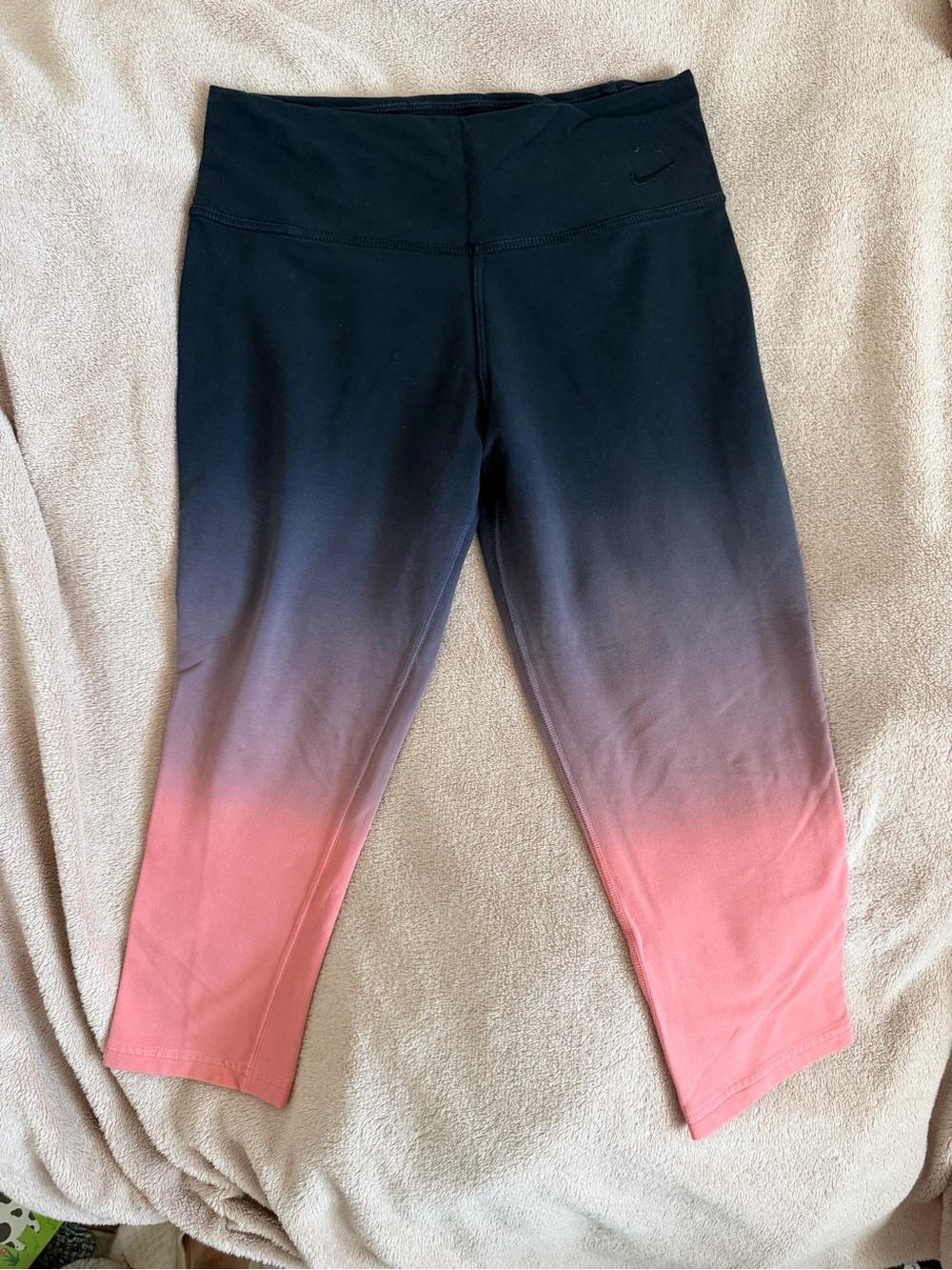 Nike Women’s Peach Ombre Capri Leggings
